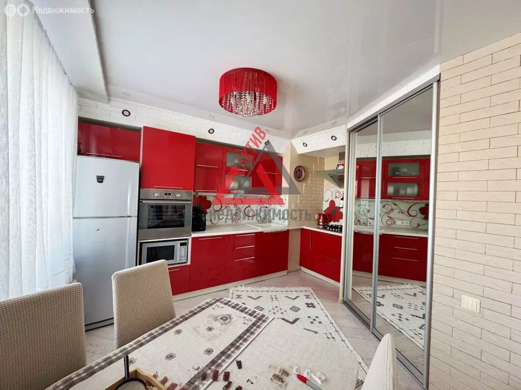 3-комнатная квартира: Каменск-Уральский, улица Кутузова, 32 (65.9 м) - Фото 1