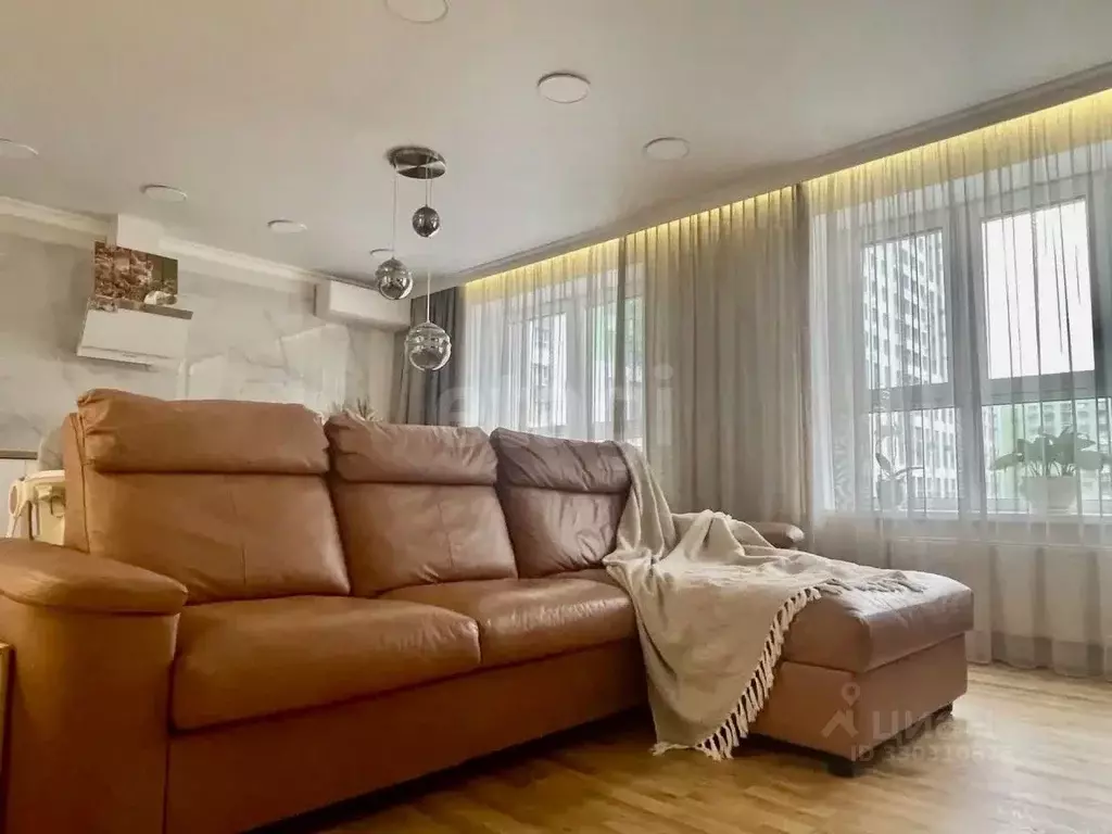 3-к кв. Татарстан, Казань ул. Азата Аббасова, 23А (76.0 м) - Фото 1
