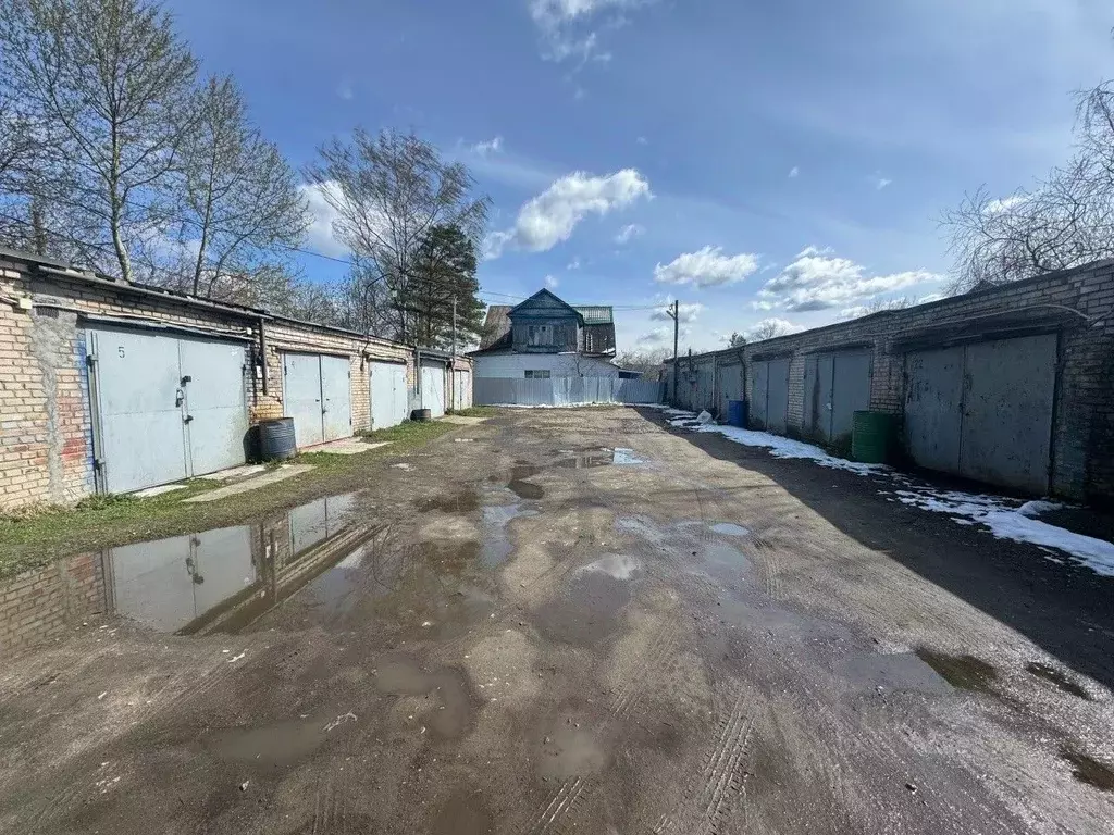 Гараж в Ленинградская область, Гатчина ул. Правды, 17 (18 м) - Фото 1