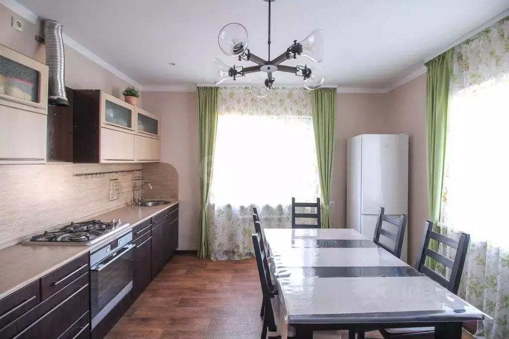 Дом в Алтайский край, Барнаул Авиатор мкр, ул. Тверская (210 м) - Фото 1