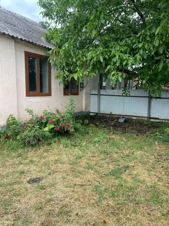 Дом в Чеченская республика, Наурский район, Алпатовское с/пос, с. ... - Фото 1