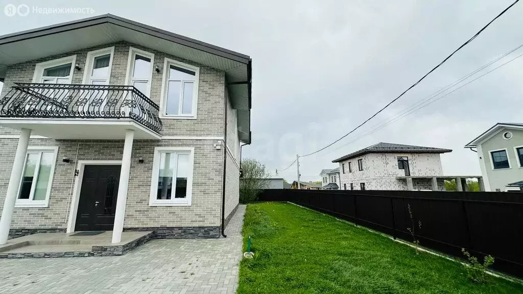 Дом в село Остров, Усадебная улица, 85 (210 м) - Фото 1