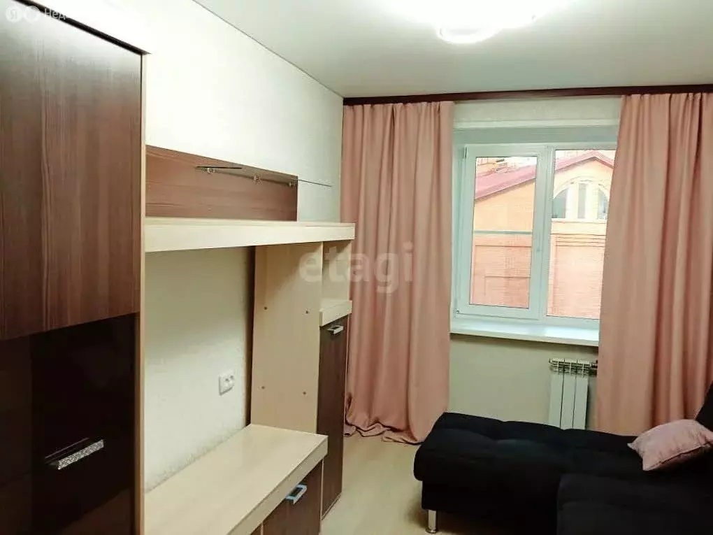 3-комнатная квартира: Хабаровск, улица Гамарника, 15 (57.4 м) - Фото 1