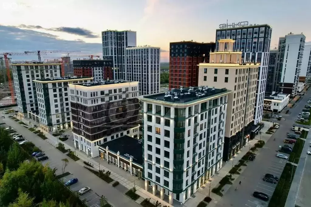 2-комнатная квартира: Тюмень, улица Пожарных и Спасателей, 5 (66 м) - Фото 1