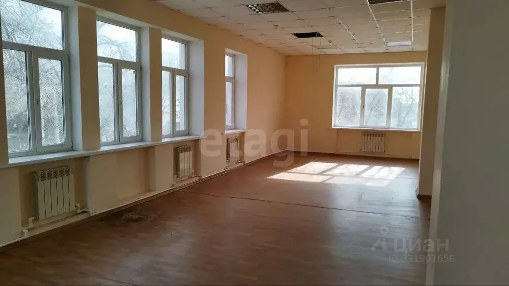 Офис в Астраханская область, Икрянинский район, с. Оранжереи ул. ... - Фото 1
