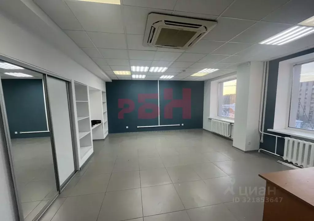 Офис в Тюменская область, Тюмень ул. Республики, 250Б (52 м) - Фото 1