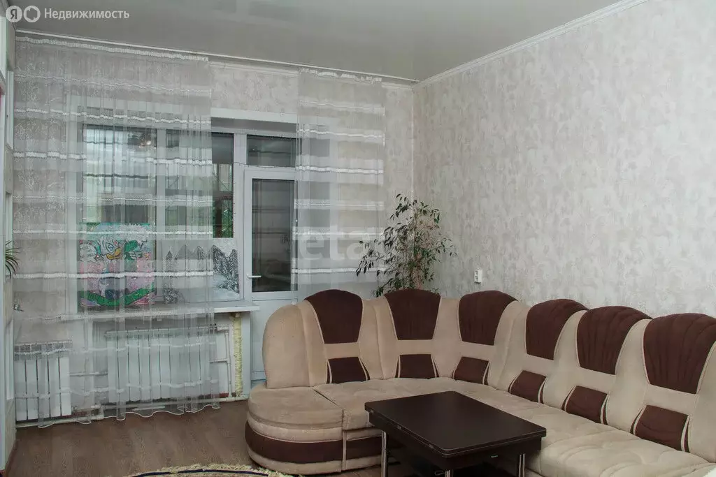 4-комнатная квартира: Бийск, улица Александра Матросова, 67 (82.6 м) - Фото 1