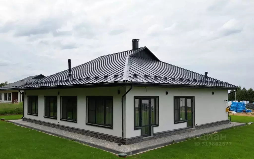 Дом в Калужская область, Боровский район, Совьяки с/пос, д. Сатино, ... - Фото 1