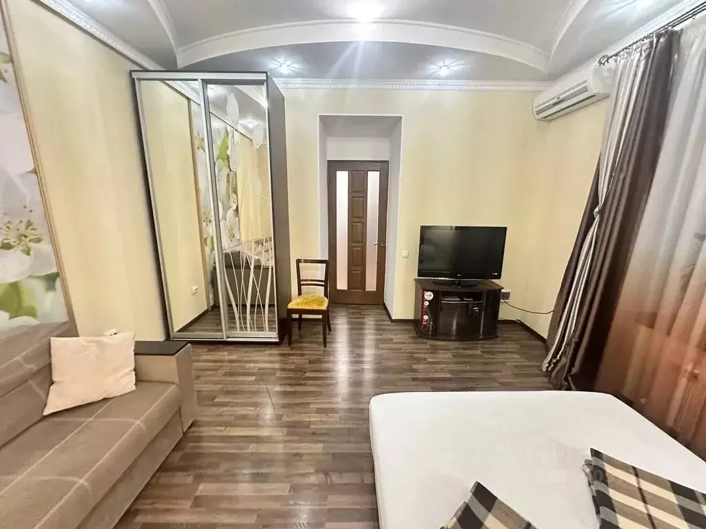 1-к кв. Крым, Ялта ул. Пальмиро Тольятти, 8 (30.0 м) - Фото 1