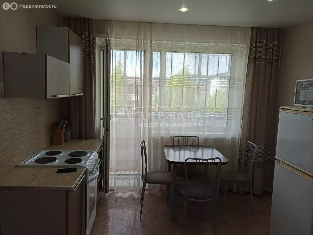 2-комнатная квартира: Междуреченск, улица Лукиянова, 4 (50 м) - Фото 1