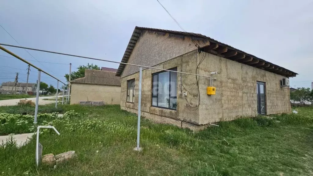 Дом в Крым, Советский пгт ул. Высоцкого (100 м) - Фото 1