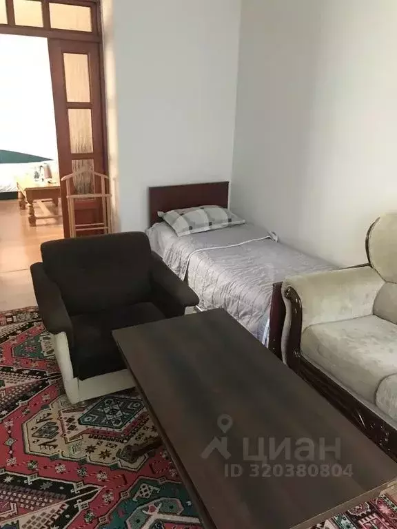 Дом в Дагестан, Буйнакск ул. Имама Шамиля, 77 (100 м) - Фото 1