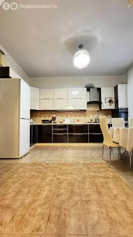 3-комнатная квартира: Казань, улица Гастелло, 1 (110.3 м) - Фото 1