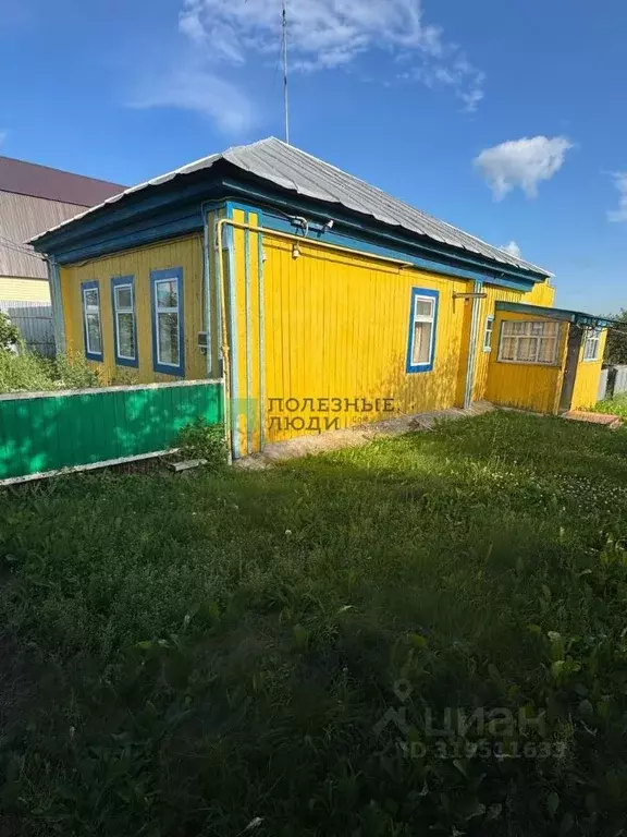 Дом в Башкортостан, Чекмагушевский сельсовет, с. Чекмагуш ул. ... - Фото 1