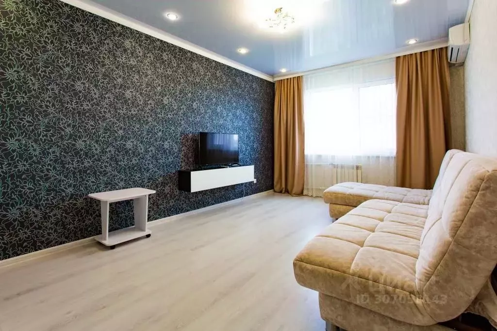 2-к кв. Оренбургская область, Оренбург ул. Фронтовиков, 6 (56.0 м) - Фото 1