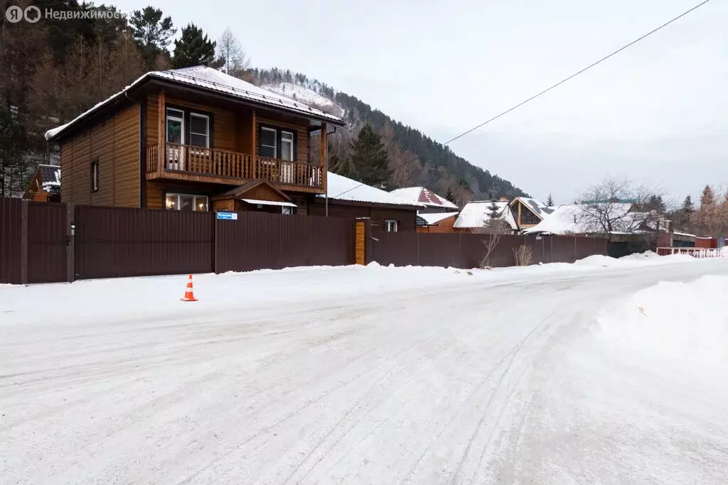 Дом в Иркутский муниципальный округ, рабочий посёлок Листвянка, улица ... - Фото 1