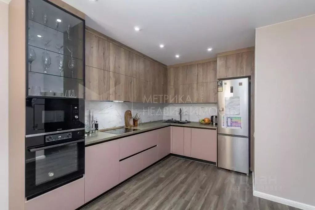 2-к кв. Тюменская область, Тюмень ул. 50 лет Октября, 63Г (81.4 м) - Фото 1