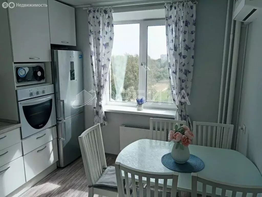 2-комнатная квартира: Тюмень, Уральская улица, 53 (52.3 м) - Фото 2