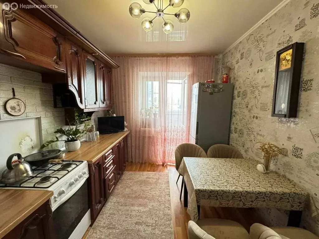3-комнатная квартира: Астрахань, улица Дзержинского, 58к1 (70.2 м) - Фото 1