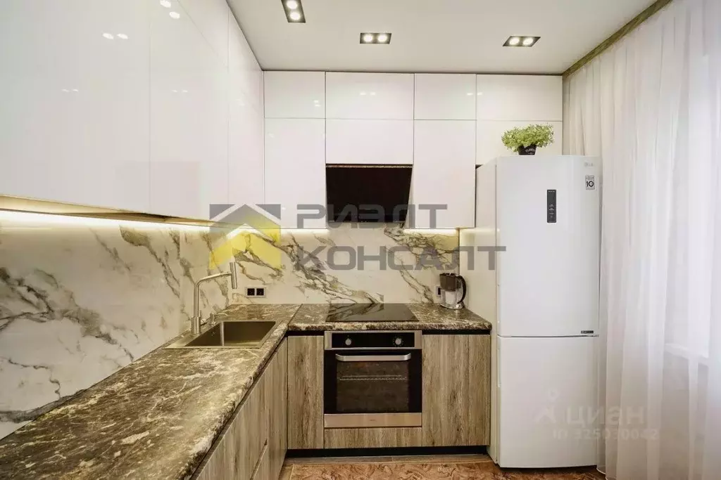 2-к кв. Омская область, Омск просп. Космический, 16Ак1 (55.7 м) - Фото 1