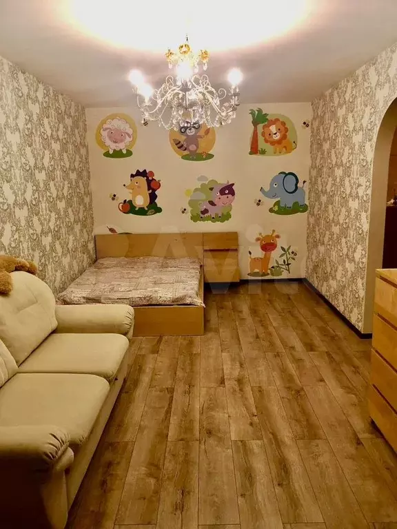 10 и более-к. квартира, 50 м, 1/10 эт. - Фото 1