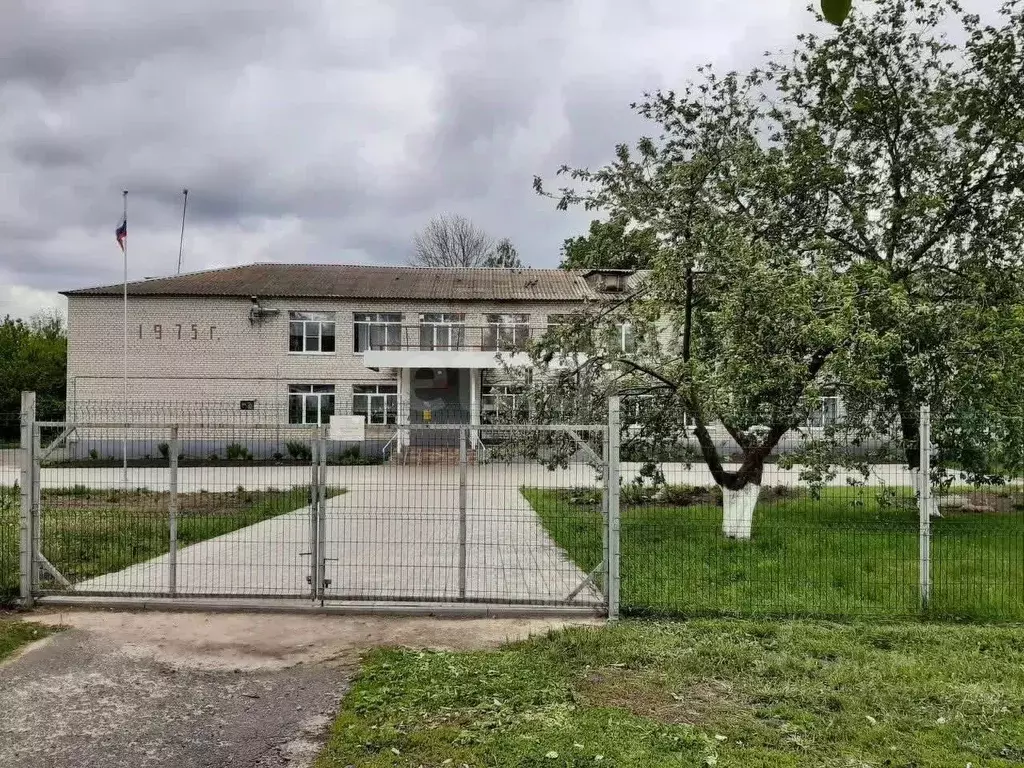 Дом в Курская область, Золотухинский район, Дмитриевский сельсовет, с. ... - Фото 1