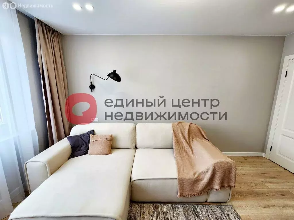 1-комнатная квартира: Тюмень, улица Валентины Трофимовой, 8 (40 м) - Фото 0