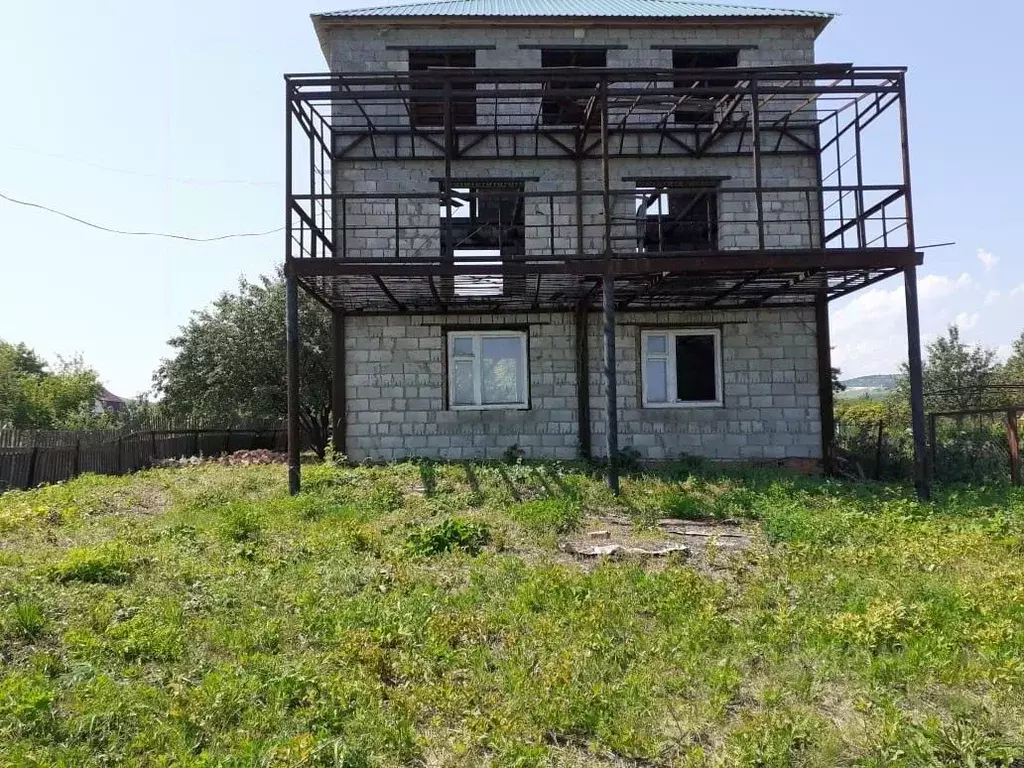 Дом в Саратовская область, Хвалынский район, Алексеевское ... - Фото 1