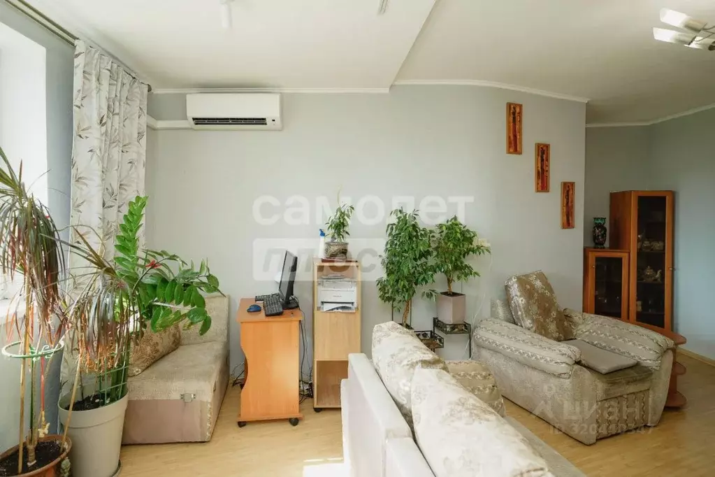 1-к кв. Омская область, Омск ул. 3-я Енисейская, 32/1 (52.5 м) - Фото 0