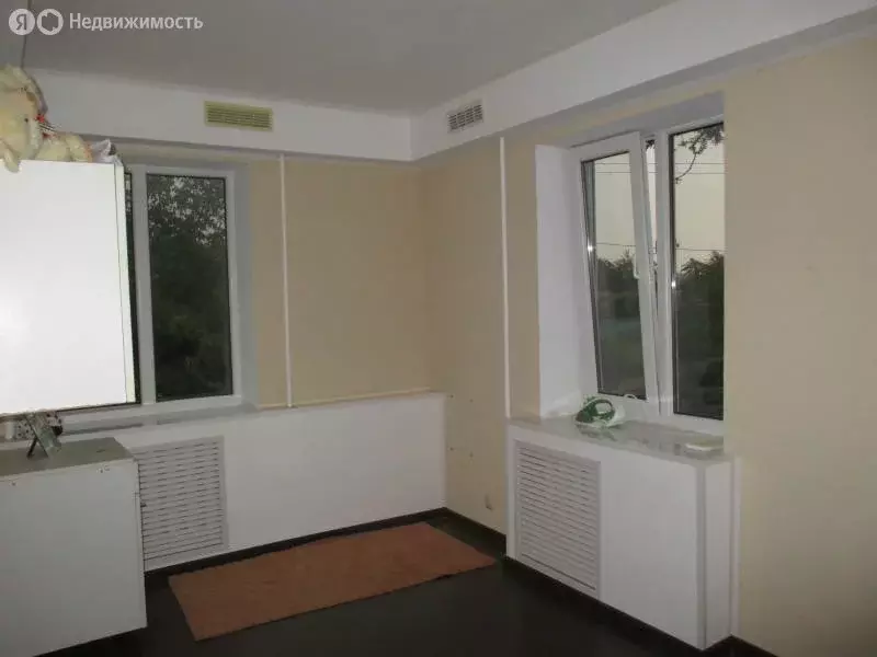 Дом в посёлок Чистоозёрный, Стадионная улица (200 м) - Фото 0