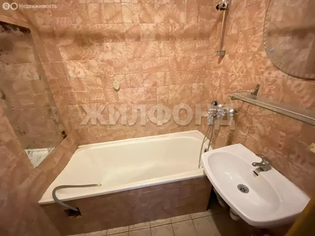 3-комнатная квартира: Новосибирск, Октябрьская улица, 49 (64.4 м) - Фото 1