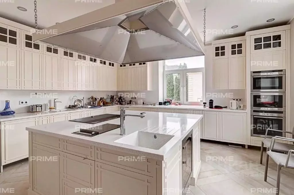 Коттедж в Московская область, Одинцовский городской округ, с. ... - Фото 1