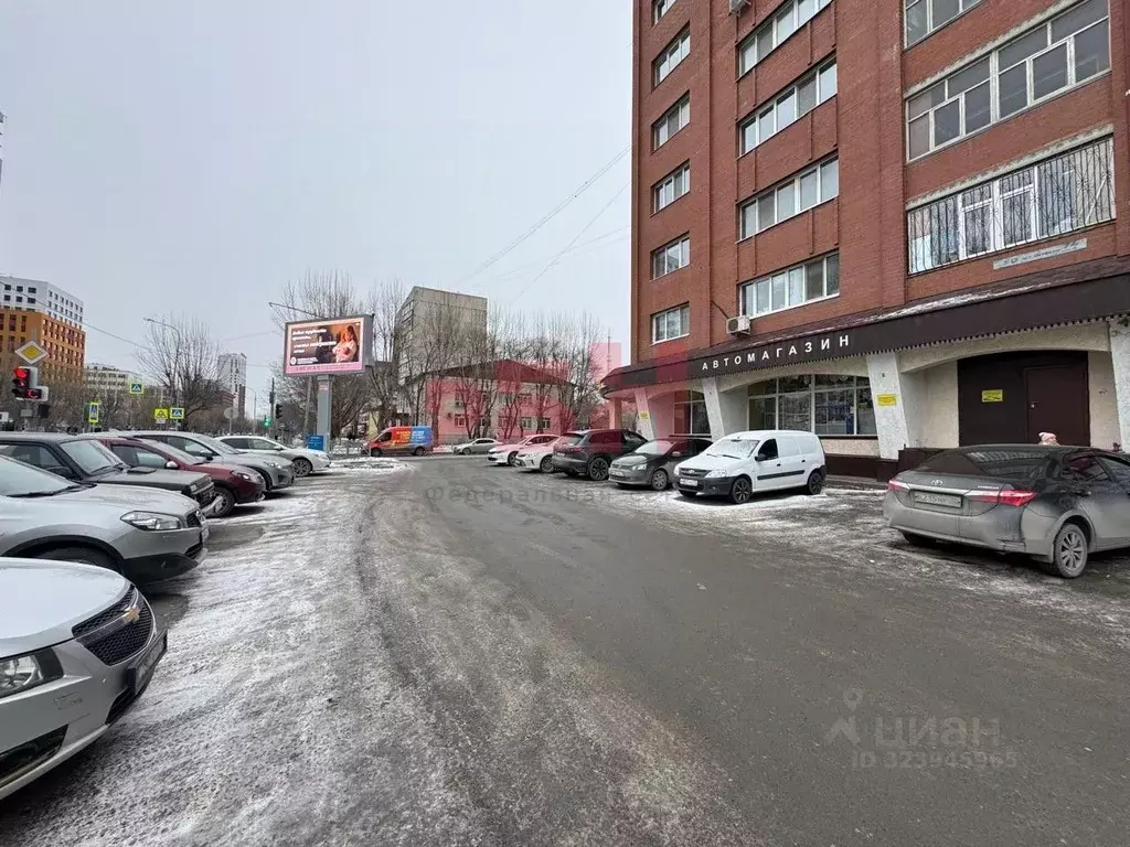 Торговая площадь в Тюменская область, Тюмень ул. 50 лет Октября, 74к4 ... - Фото 2