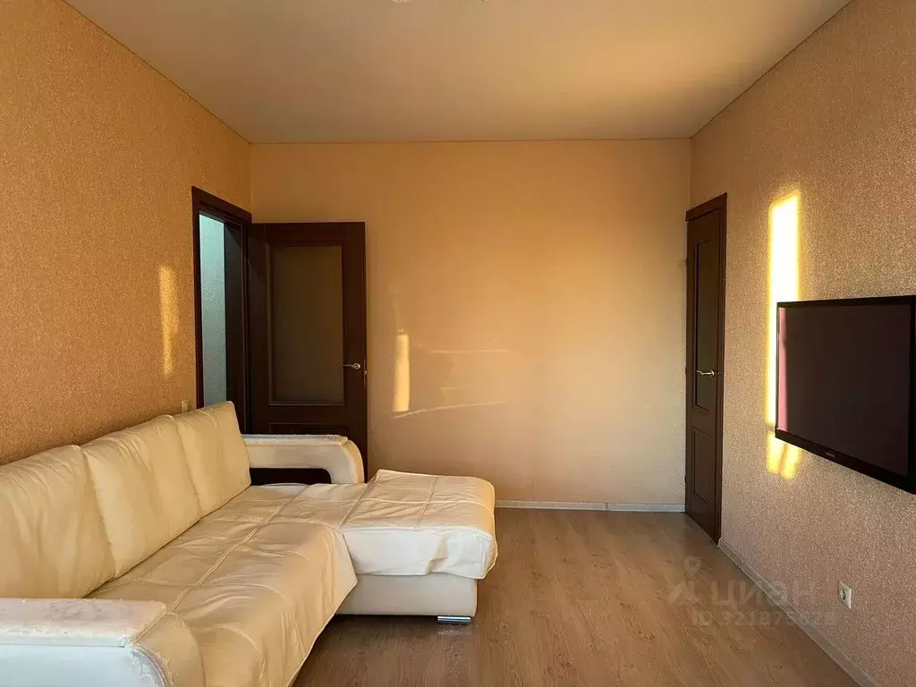 2-к кв. Татарстан, Казань ул. Гаяза Исхаки, 1 (40.7 м) - Фото 0
