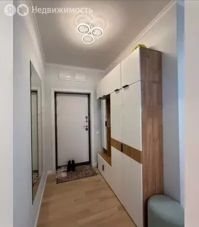 2-комнатная квартира: Тюмень, улица Тимофея Чаркова, 91 (64 м) - Фото 2