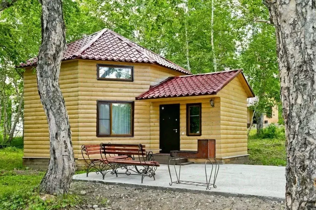 Дом в Камчатский край, Елизовский муниципальный округ, с. Паратунка  ... - Фото 1