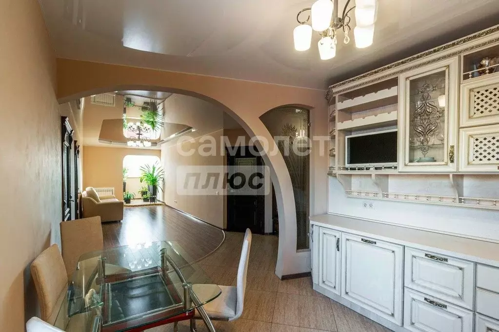3-к кв. Омская область, Омск просп. Комарова, 16 (88.7 м) - Фото 1