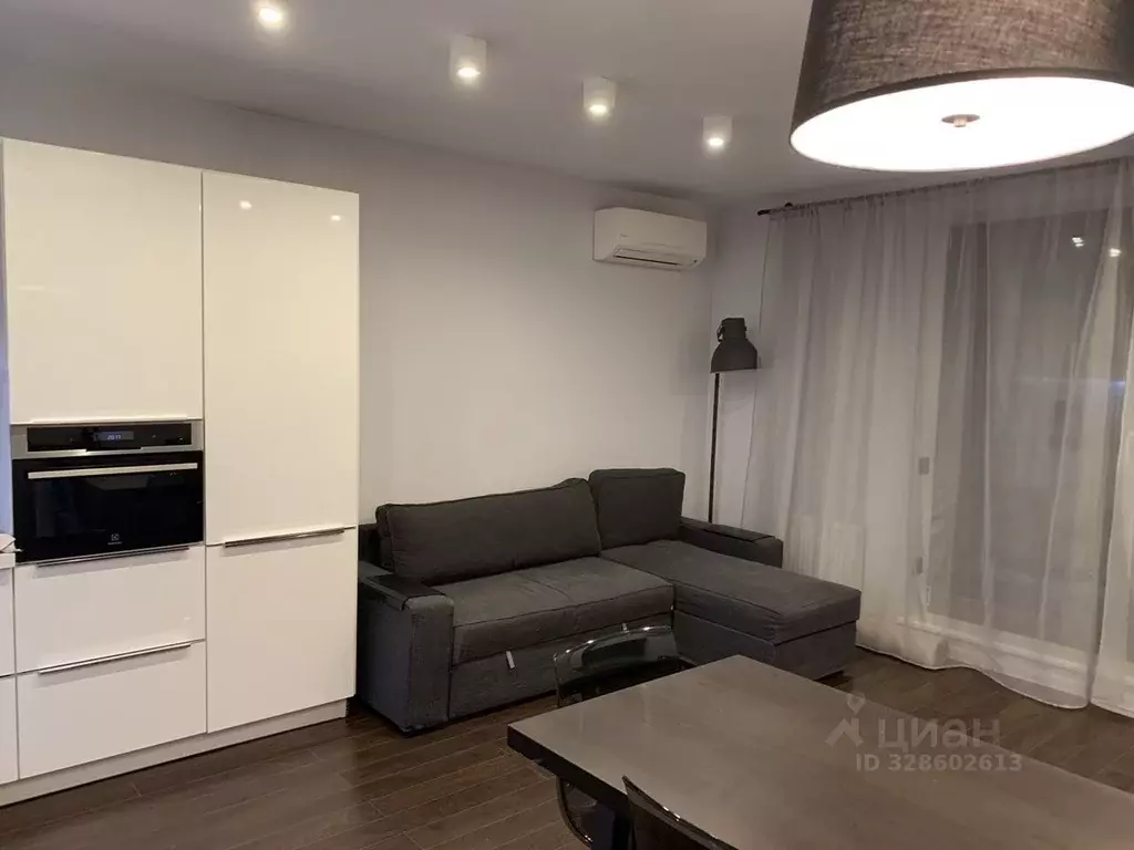 2-к кв. Тюменская область, Тюмень ул. 50 лет Октября, 57Ак1 (70.0 м) - Фото 0