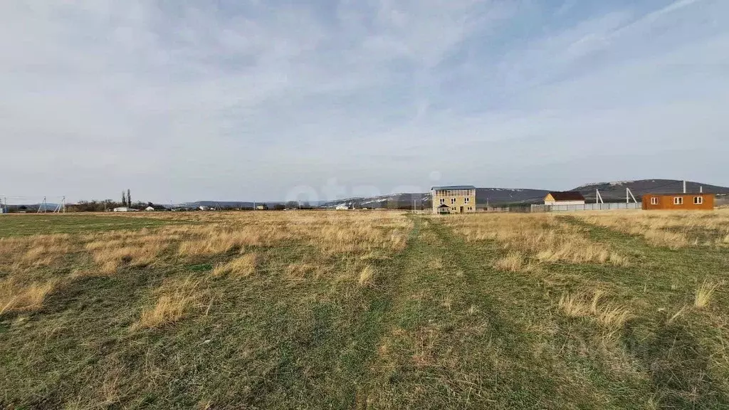 Участок в Крым, Симферопольский район, Перовское с/пос, с. ... - Фото 1
