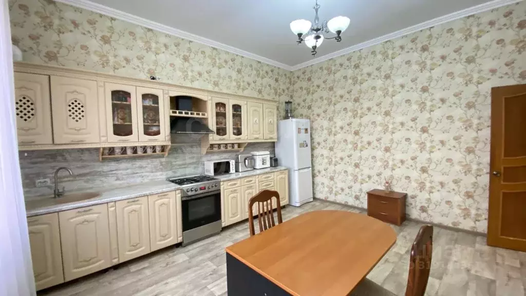 Дом в Оренбургская область, пос. Саракташ ул. Придорожная, 10 (300 м) - Фото 1