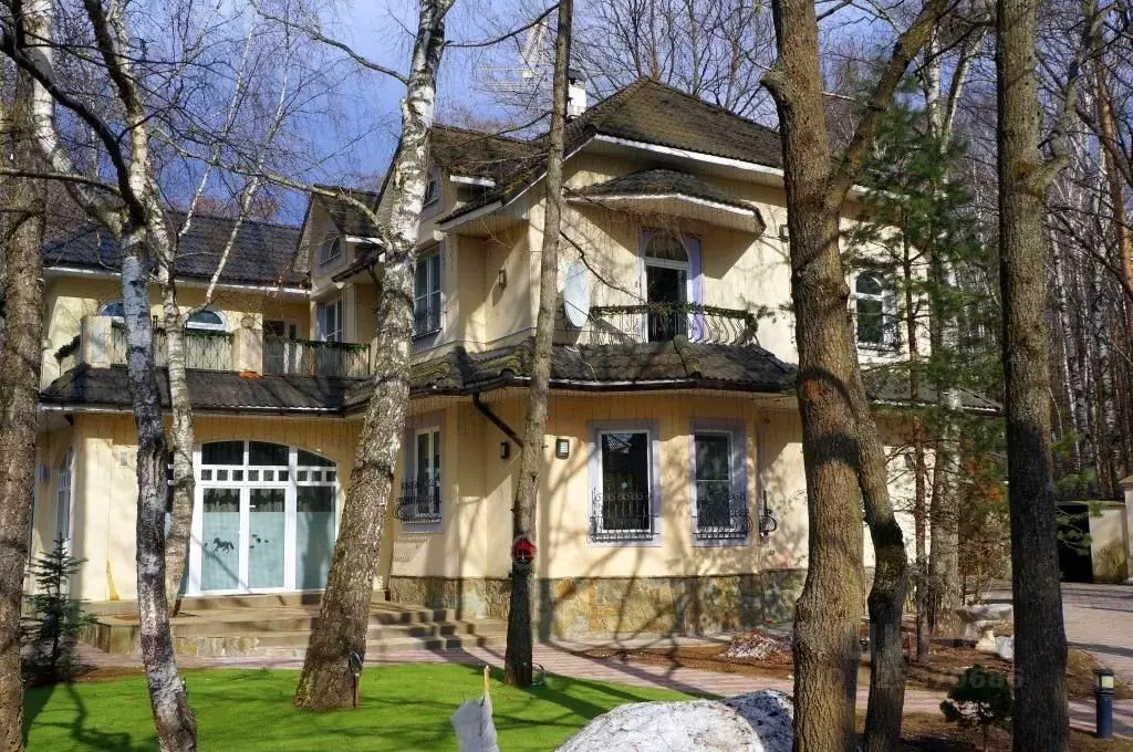 Коттедж в Московская область, Одинцовский городской округ, с. ... - Фото 1