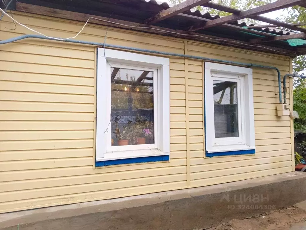 Дом в Волгоградская область, Котельниково пер. Беловицкого (50 м) - Фото 1