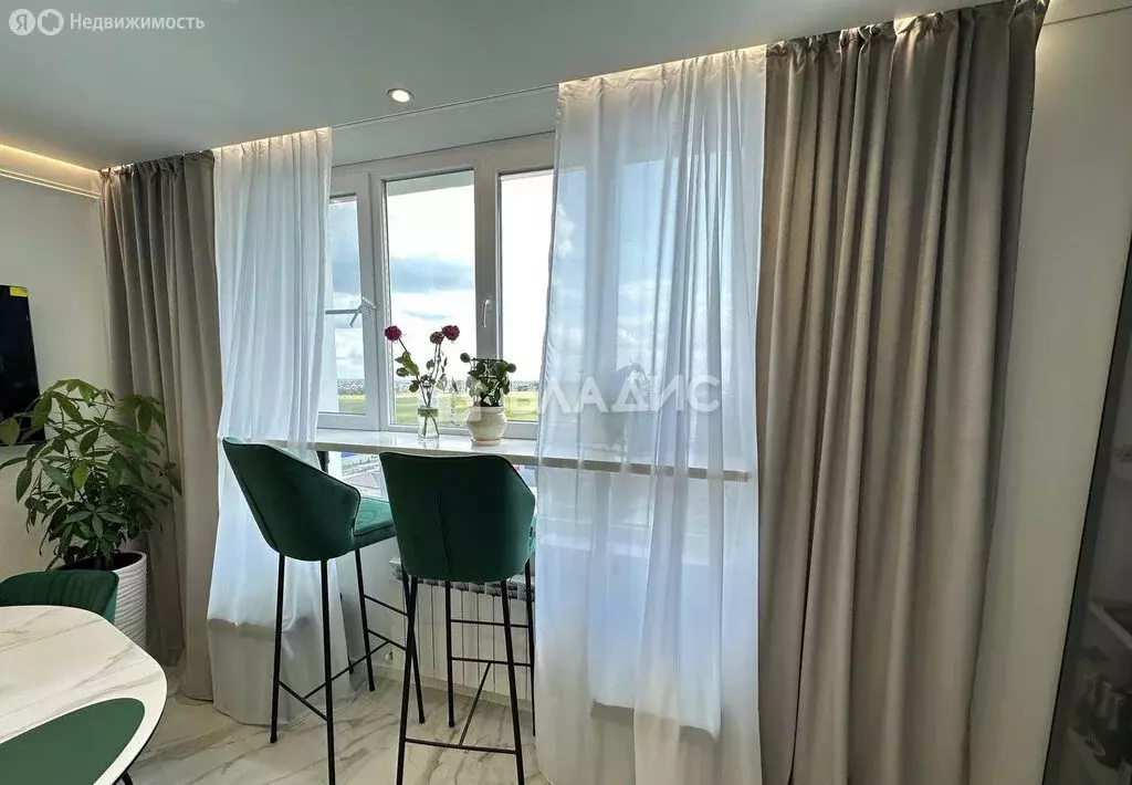 2-комнатная квартира: Белгород, улица Есенина, 9к1 (70.6 м) - Фото 0