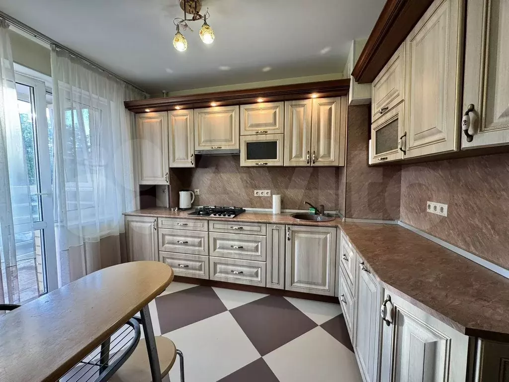 1-к. квартира, 45 м, 3/5 эт. - Фото 1
