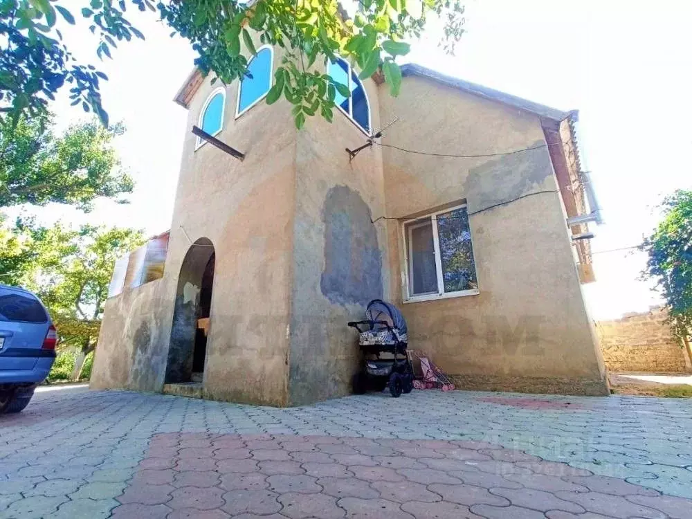 Дом в Крым, Сакский район, Охотниковское с/пос, с. Карьерное ул. ... - Фото 2