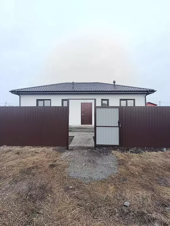 Дом в Омская область, Омский район, пос. Магистральный ул. ... - Фото 1