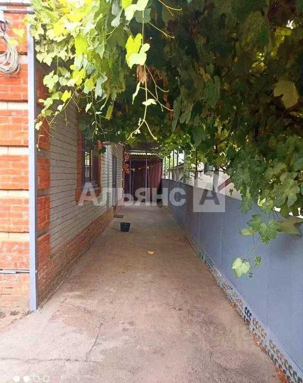 Дом в Краснодарский край, Усть-Лабинск Октябрьская ул. (138 м) - Фото 2