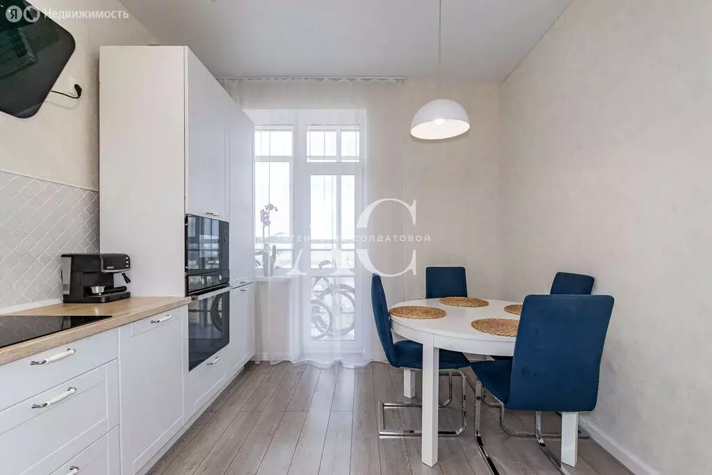 3-комнатная квартира: Екатеринбург, Среднеуральская улица, 9 (76.4 м) - Фото 1