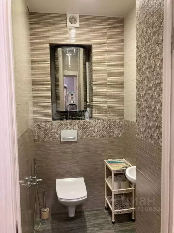 2-к кв. Тюменская область, Тюмень ул. Федюнинского, 64 (72.8 м) - Фото 1