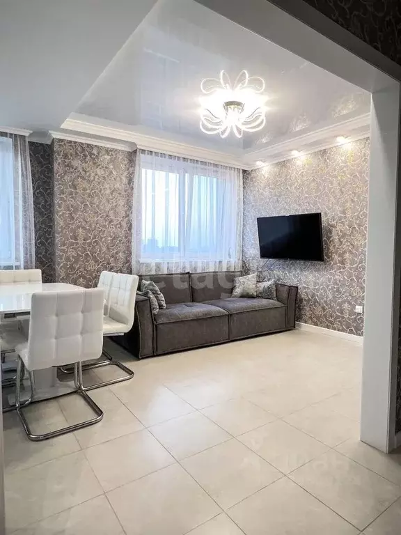 2-к кв. Тюменская область, Тюмень ул. Газовиков, 35 (60.0 м) - Фото 0